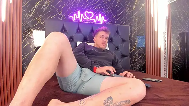 keane lee online show from 10/17/25, 01:14