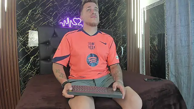 keane lee online show from 10/31/25, 01:01