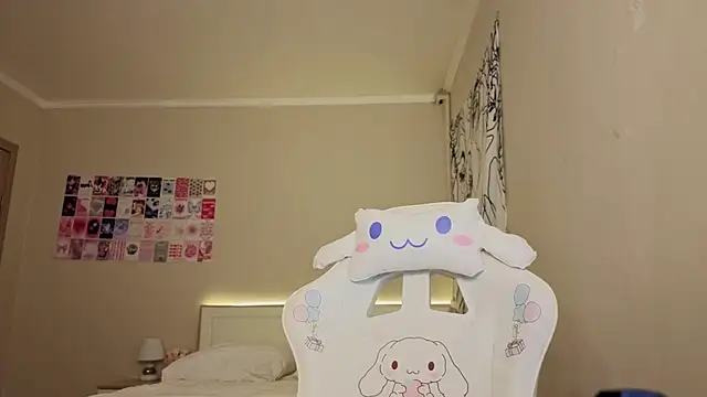 Snapshot of LisaSweetie chatting on 02/19/26, 04:03 LisaSweetie online show from 02/19/26, 04:03