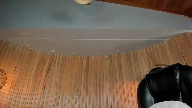 Snapshot of MaryLewis_ chatting on 03/18/25, 02:48 MaryLewis online show from 03/18/25, 02:48