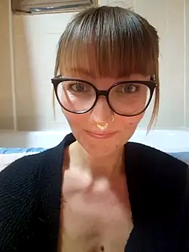 Snapshot of MissMialicious chatting on 02/11/25, 09:03 MissMialicious online show from 02/11/25, 09:03