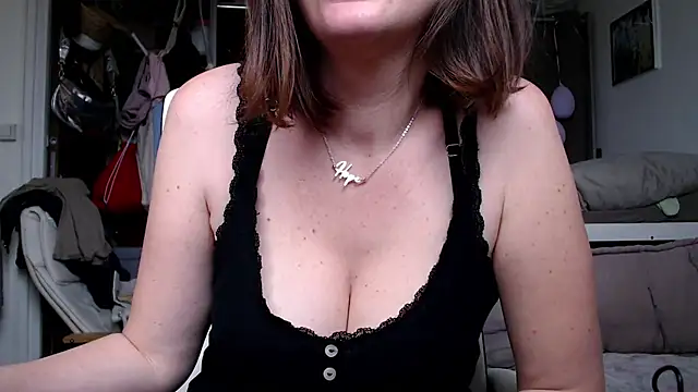 FunnyAly online show from 05/04/26, 01:18