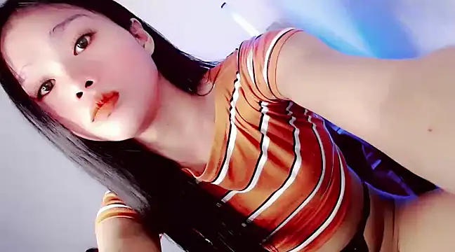 Snapshot of amomentoflust69 chatting on 01/18/25, 05:20 amomentoflust69 online show from 01/18/25, 05:20