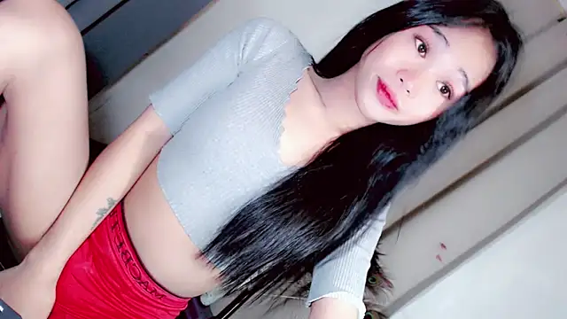 Snapshot of amomentoflust69 chatting on 02/05/26, 05:45 amomentoflust69 online show from 02/05/26, 05:45