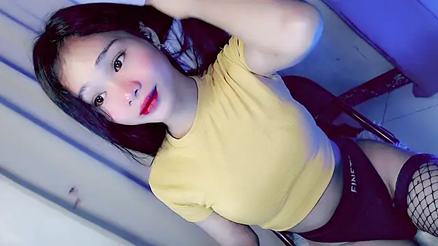 Snapshot of amomentoflust69 chatting on 02/17/26, 05:04 amomentoflust69 online show from 02/17/26, 05:04