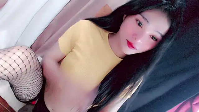 Snapshot of amomentoflust69 chatting on 02/23/26, 11:29 amomentoflust69 online show from 02/23/26, 11:29