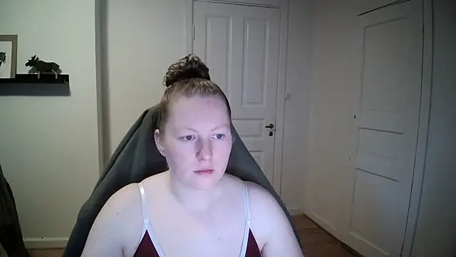 Girlnina-1995 online show from 12/16/24, 08:20