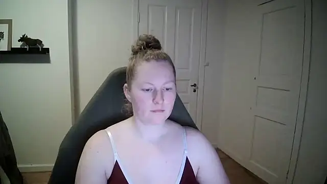 Girlnina-1995 online show from 12/16/24, 02:05