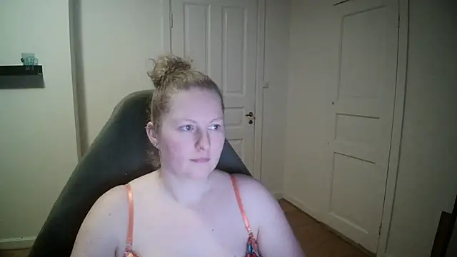 Girlnina-1995 online show from 01/22/25, 07:34