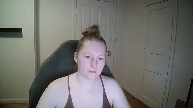 Girlnina-1995 online show from 02/13/25, 11:28