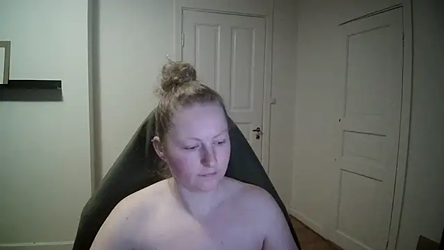 Girlnina-1995 online show from 02/26/25, 10:20