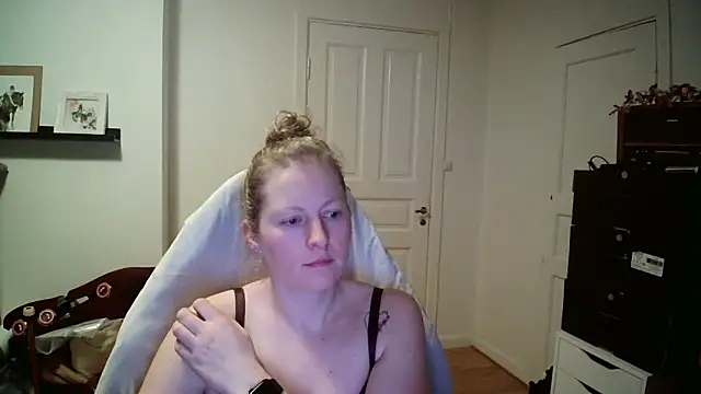 Girlnina-1995 online show from 02/04/26, 08:03