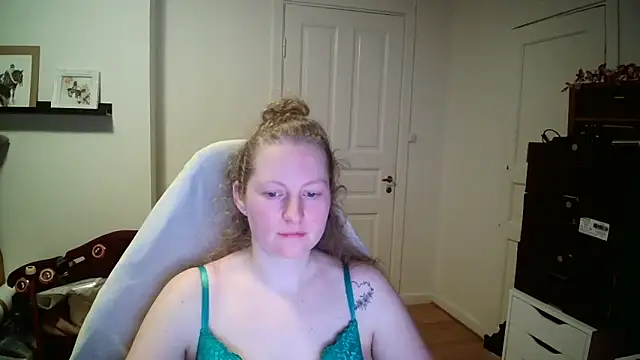 Girlnina-1995 online show from 02/09/26, 08:13