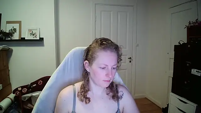 Girlnina-1995 online show from 02/13/26, 09:05