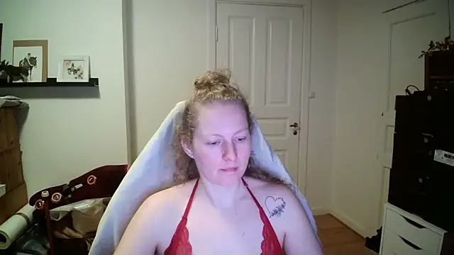 Girlnina-1995 online show from 02/17/26, 07:31