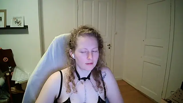 Girlnina-1995 online show from 03/16/26, 06:34