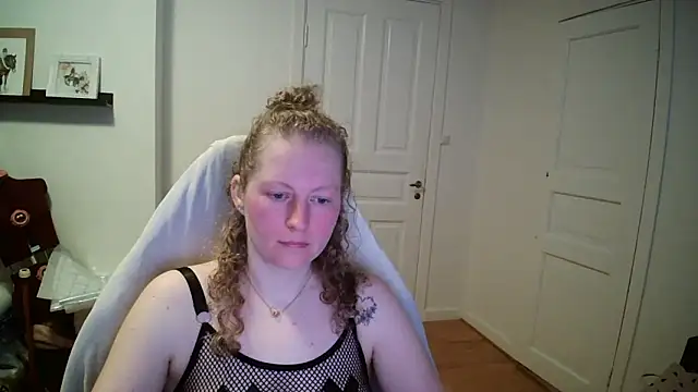 Girlnina-1995 online show from 03/18/26, 08:39