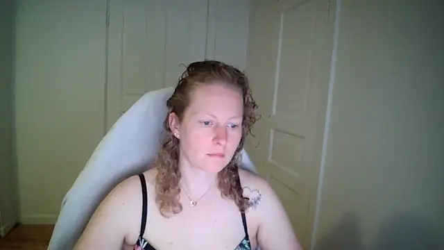 Girlnina-1995 online show from 05/04/26, 06:09