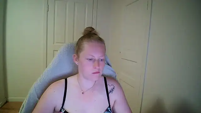 Girlnina-1995 online show from 05/11/26, 04:04