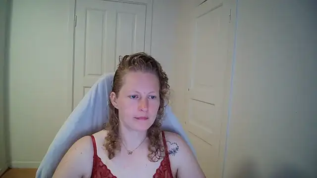 Girlnina-1995 online show from 05/21/26, 10:44