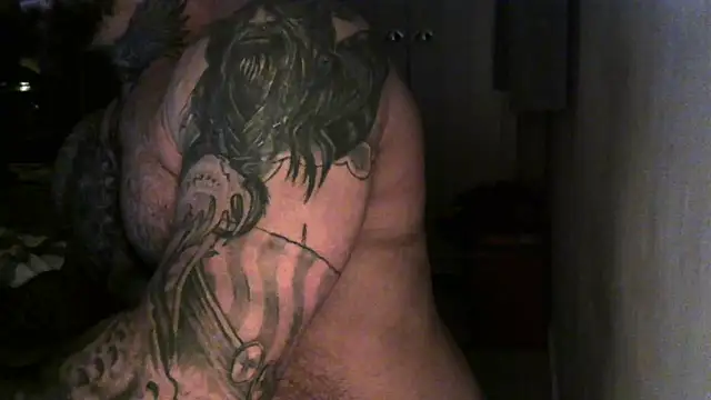 Snapshot of muscle1976 chatting on 12/19/24, 12:24 muscle1976 online show from 12/19/24, 12:24