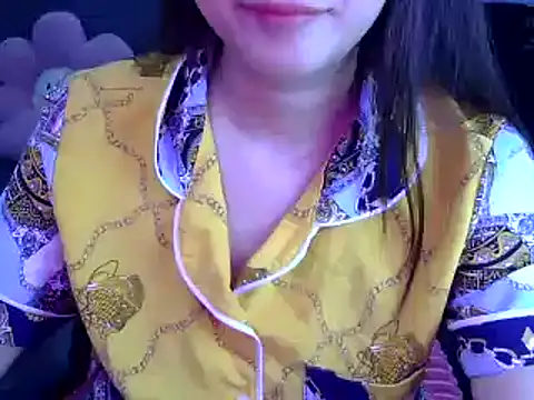 Snapshot of Bee_2k chatting on 07/18/26, 04:16 Bee 2k online show from 07/18/26, 04:16