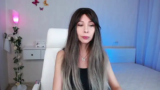 Snapshot of wendifoste chatting on 12/19/24, 06:45 wendifoste online show from 12/19/24, 06:45