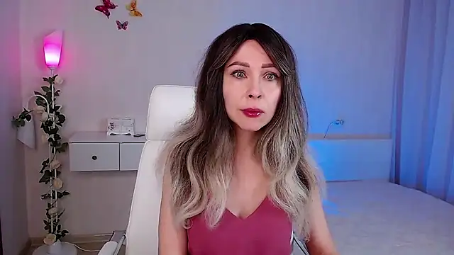 Snapshot of wendifoste chatting on 03/21/25, 05:23 wendifoste online show from 03/21/25, 05:23