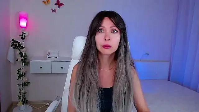 Snapshot of wendifoste chatting on 09/25/25, 06:44 wendifoste online show from 09/25/25, 06:44