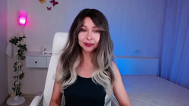 Snapshot of wendifoste chatting on 10/17/25, 06:43 wendifoste online show from 10/17/25, 06:43