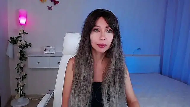 Snapshot of wendifoste chatting on 10/24/25, 06:15 wendifoste online show from 10/24/25, 06:15