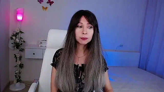 Snapshot of wendifoste chatting on 12/15/25, 06:45 wendifoste online show from 12/15/25, 06:45