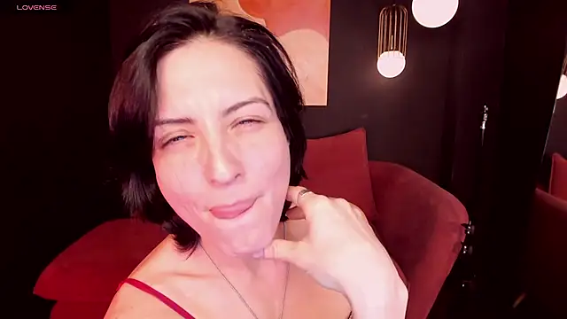 LorenDaze online show from 12/24/24, 05:02