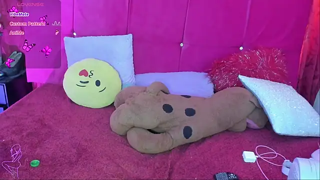 Snapshot of candymills1 chatting on 09/18/25, 02:19 candymills1 online show from 09/18/25, 02:19