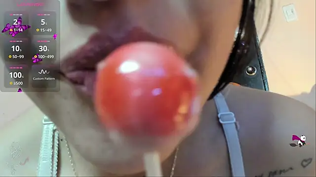 Snapshot of candymills1 chatting on 10/29/25, 03:47 candymills1 online show from 10/29/25, 03:47