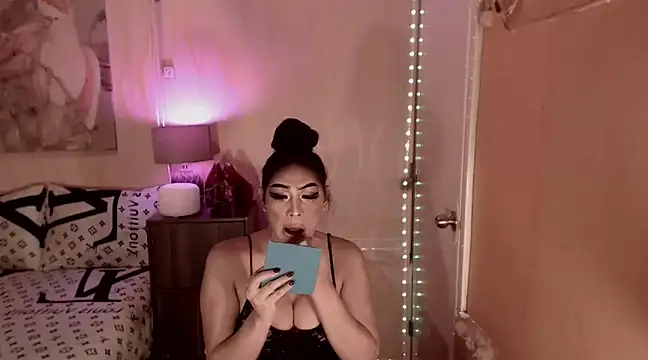 Snapshot of Biancafoxie chatting on 03/06/25, 08:52 Biancafoxie online show from 03/06/25, 08:52