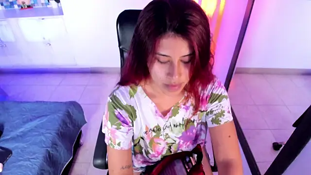 Karlagonzales  online show from 02/07/25, 06:45