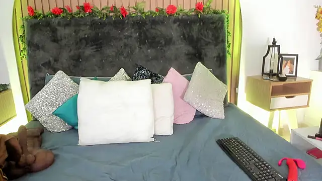 Karlagonzales  online show from 03/11/26, 06:47