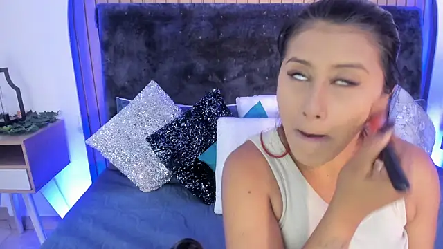 Karlagonzales  online show from 04/15/26, 07:58