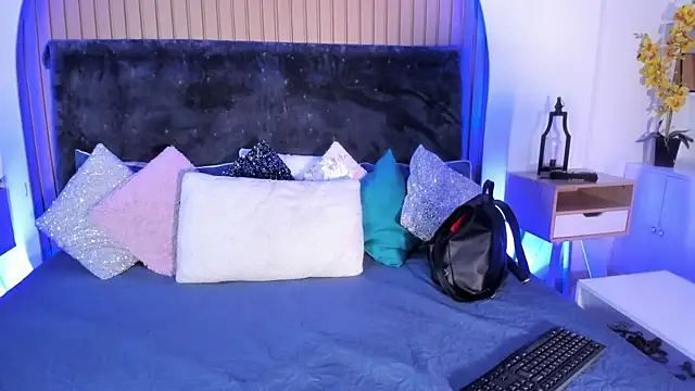 Karlagonzales  online show from 04/17/26, 08:56