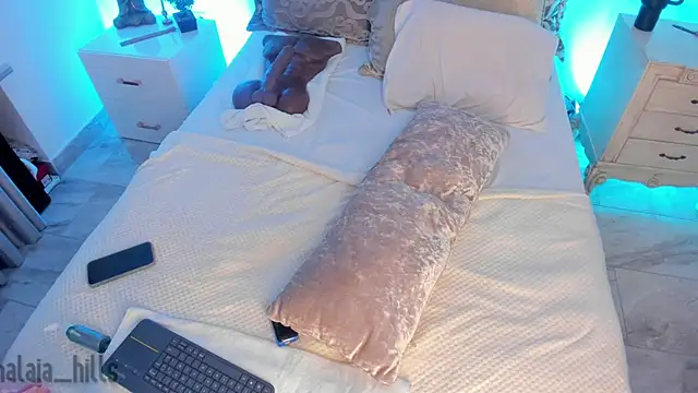 Snapshot of malaia_hills chatting on 03/21/25, 01:45 malaia hills online show from 03/21/25, 01:45