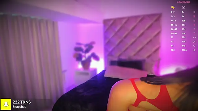 Snapshot of malaia_hills chatting on 10/24/25, 06:37 malaia hills online show from 10/24/25, 06:37