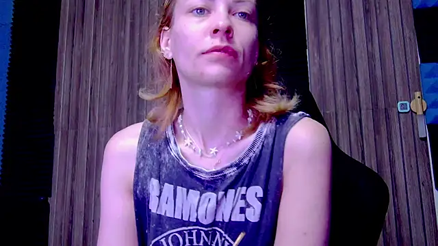 karo123421 online show from 03/23/25, 04:16