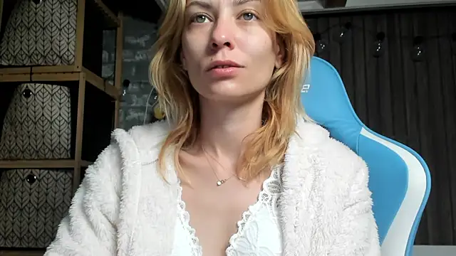 karo123421 online show from 09/28/25, 04:18