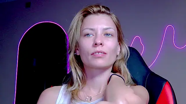 karo123421 online show from 10/10/25, 08:19