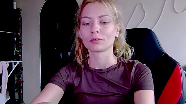 karo123421 online show from 11/08/25, 10:15