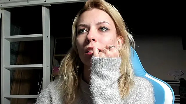 karo123421 online show from 11/10/25, 09:47