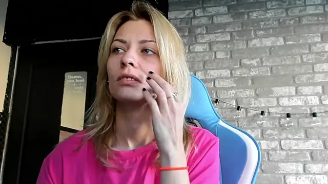 karo123421 online show from 11/13/25, 08:13