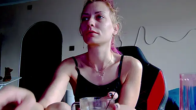 karo123421 online show from 11/18/25, 08:41