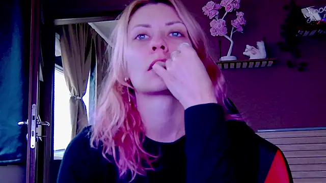 karo123421 online show from 12/03/25, 10:13